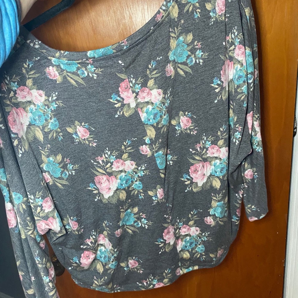 Flower blouse - Picture 3 of 3